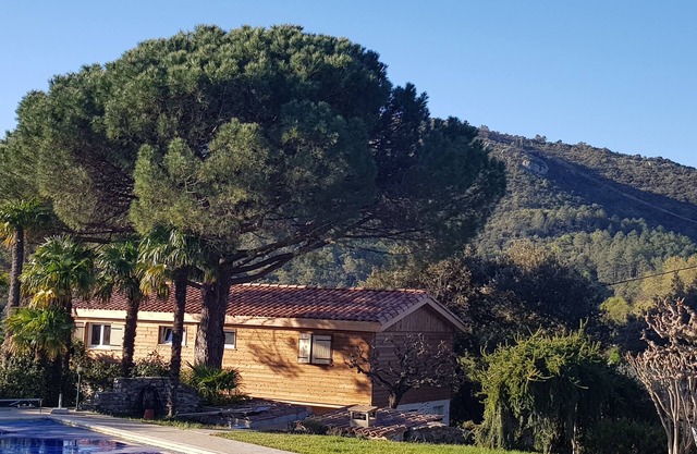 Sous le grand pin: swimming pool and spa (Gîtes Eden en Cévennes) in Anduze