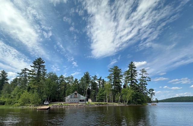 Southern Exposure Lakefront Retreat Hunting Zone 6 - 100 ft from ScoPan Lake