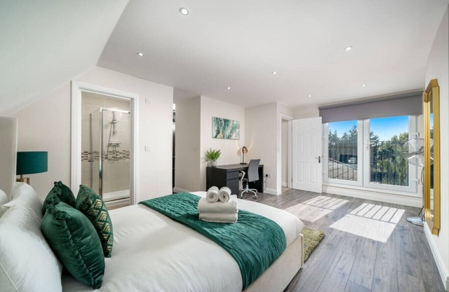 Spacious 2 Bed Luxury Apartment Retreat