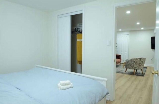 Spacious 2-Bed-Room near Yonge & Major Mackenzie