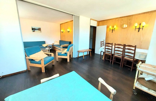 Spacious 2-bedroom apartment for 8 guests - Plagne Centre, close to slopes, WIFI