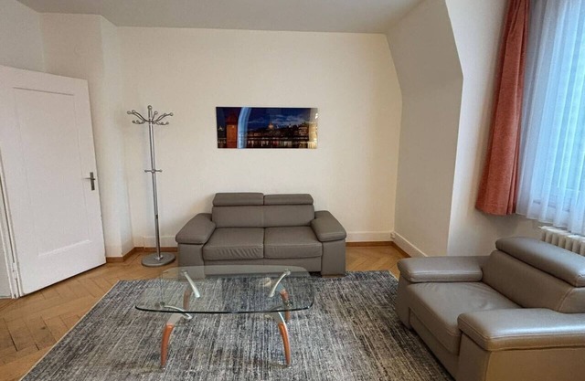 Spacious 2-bedroom near lake