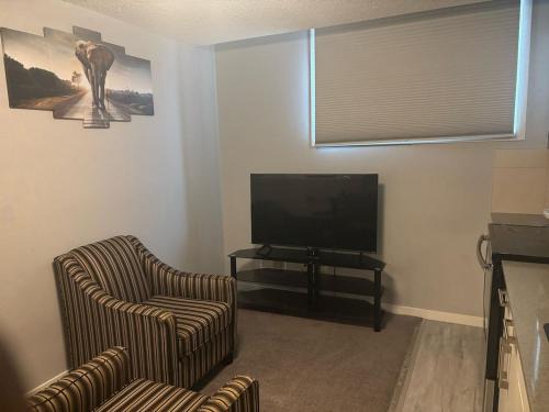 Spacious 2BR Suite - SW Edmonton