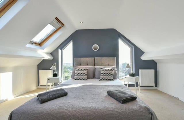 Spacious 3 Bedroom, 2 Bathroom Apartment
