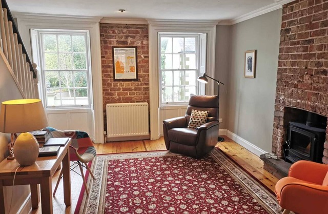 Spacious 3 Bedroom Apartment in Hillborough, NI