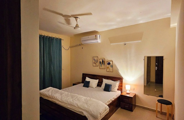Spacious 3-bedroom apartment with AC, WiFi and Kitchen in Posh area of Lucknow