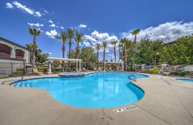 Spacious 3BR Home - Near to All Essentials - Pool