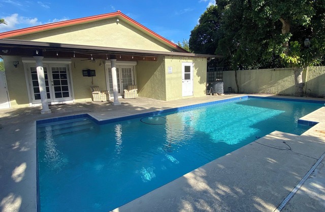 Spacious 4-bedroom house with AC, WiFi in enjoyable Miami Springs