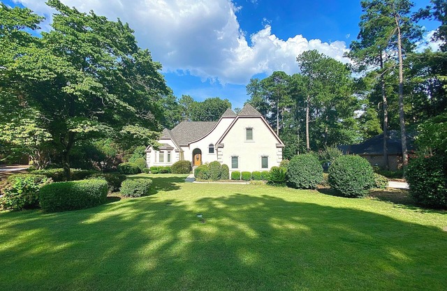 Spacious 4-Bedroom Home on the Golf Course in Gated Community