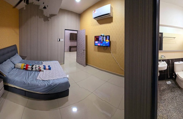 Spacious 4-bedroom townhome with AC, WiFi in serene Masai - Netflix and Disney