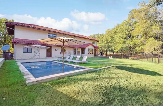 Spacious 40-Acre Ranch w/Animals, Hot Tub & Games