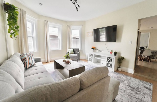 Spacious 4BDR/2BA- Walk to T-Station- Minutes to Boston
