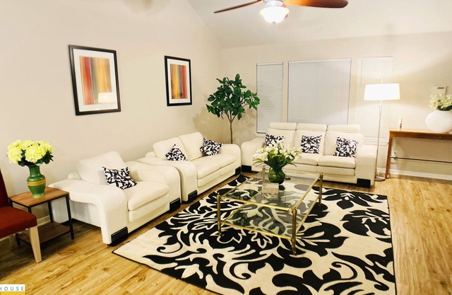 Spacious 4BR with 6 Beds Sleeps 12. near I45 Round Rock