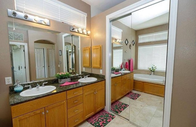 Spacious 5-bedroom house in delightful Elk Grove with AC, WiFi,fitness equipment