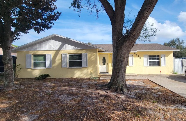 Spacious 5-bedroom house Close to beaches and port in delightful Cocoa. n