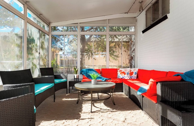 Spacious 5-bedroom house - Modern, Pet/Family friendly and Centrally Located!