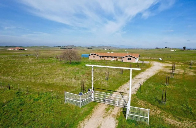 Spacious 5-bedroom Meditation/Yoga/Team Building House