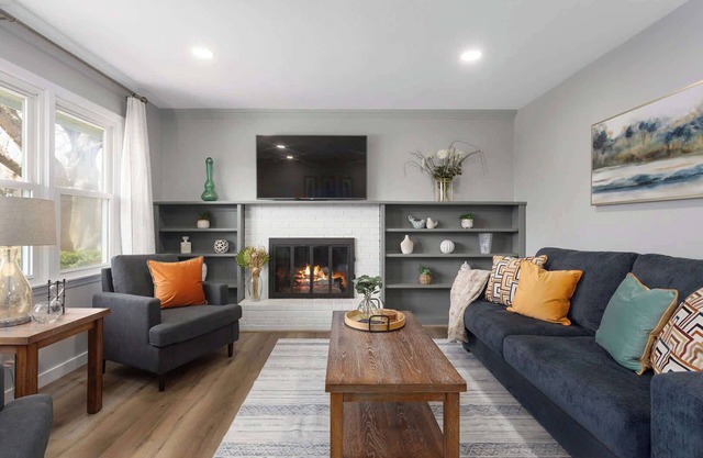 Spacious 5BRHome| Quiet & Comfortable| Fenced Yard