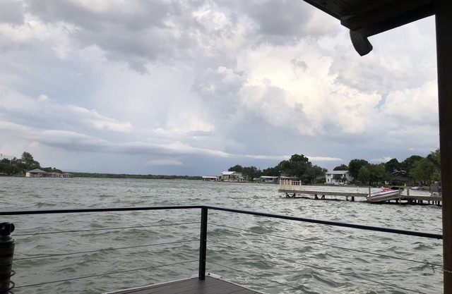 Spacious 6-bedroom house on Lake LB J
