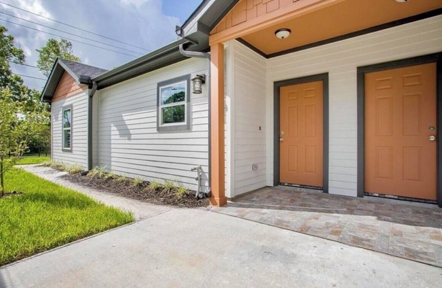 Spacious 6-bedroom 6-Bathroom Near Med Center Houston. Sleeps 12