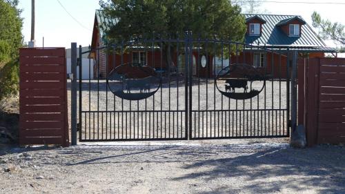 Spacious 6-bedroom log cabin