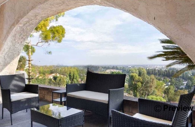 Spacious 6-bedroom villa on hills with breathtaking LA skyline and city views