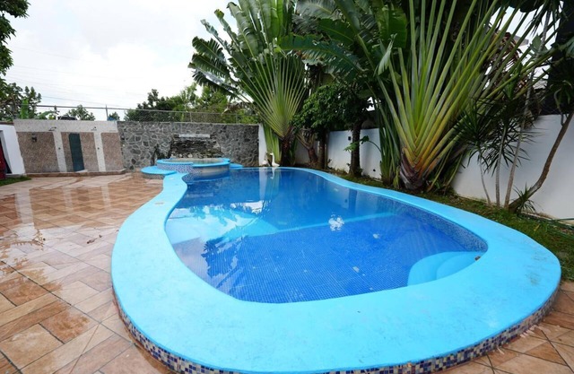 Spacious 7-bedroom villa in charming Santo Domingo Este with AC, WiFi