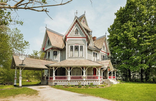 Spacious 7-bedroom house. Close to biking trails. Minutes away from water park