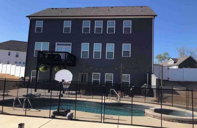 Spacious 7bedroom house in McDonough with Pool, WiFi, fitness room, and theater