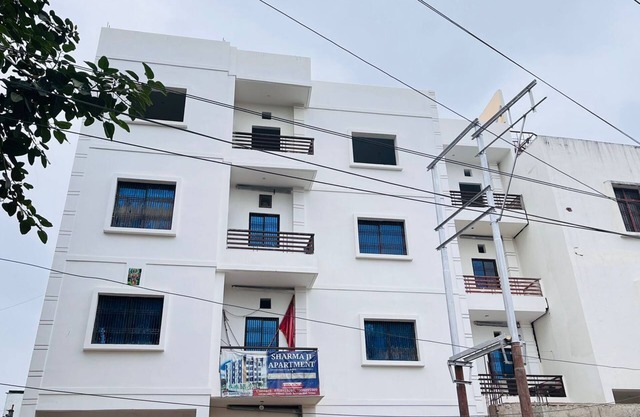 Spacious 9-bedroom apartment in phenomenal Varanasi with AC