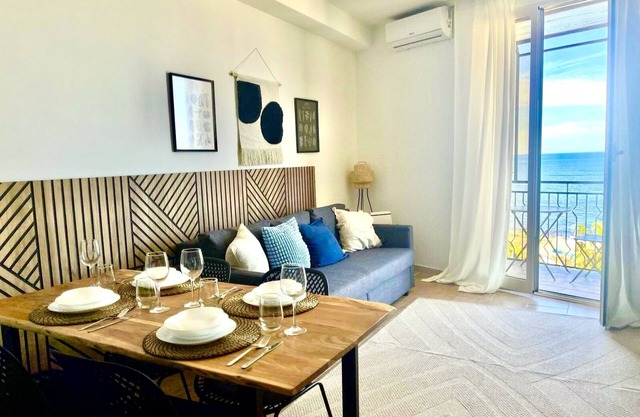 spacious and cozy apartment with a sea view