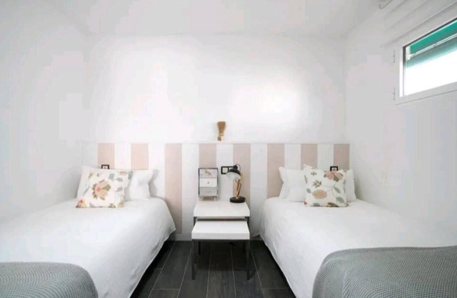 Spacious and Stylish 3 Bedroom Apartment- 4min walk to beach
