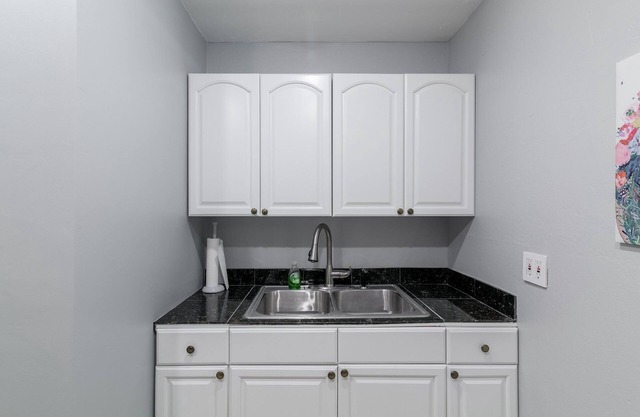 Spacious and Quiet1BR 1BA Apartment - Hiking, Biking, Shopping Nearby