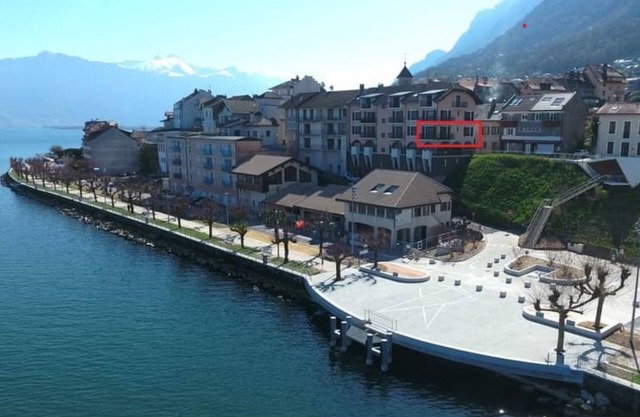 Spacious apartment with exceptional view of Lake Geneva