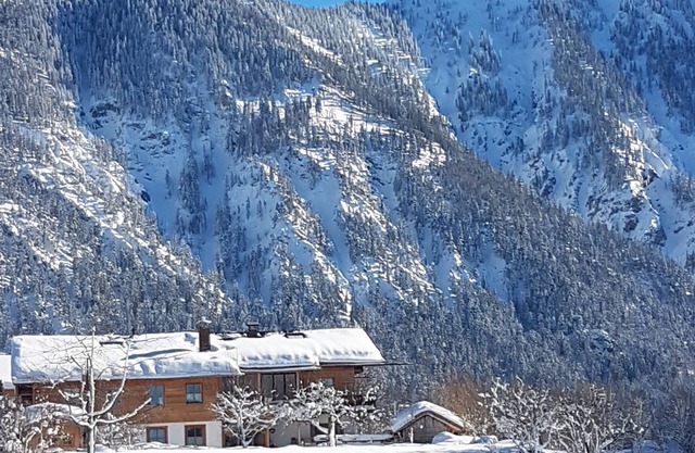 Spacious apartment with large terrace & direct access to cross-country ski trails, hiking & MTB trails