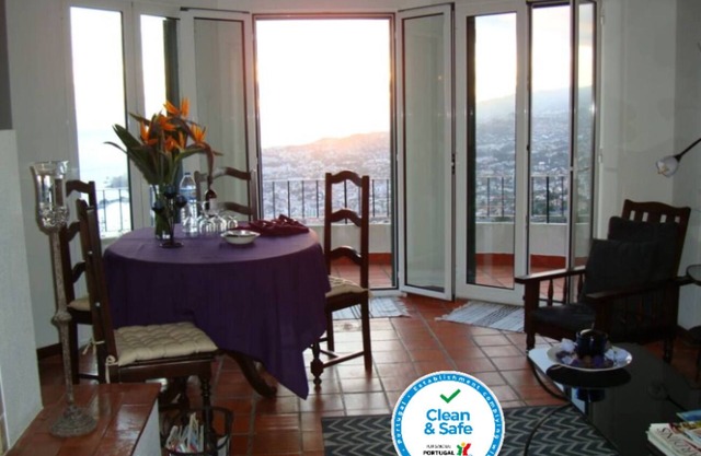 Spacious apartment, Splendid view on sea and mountains