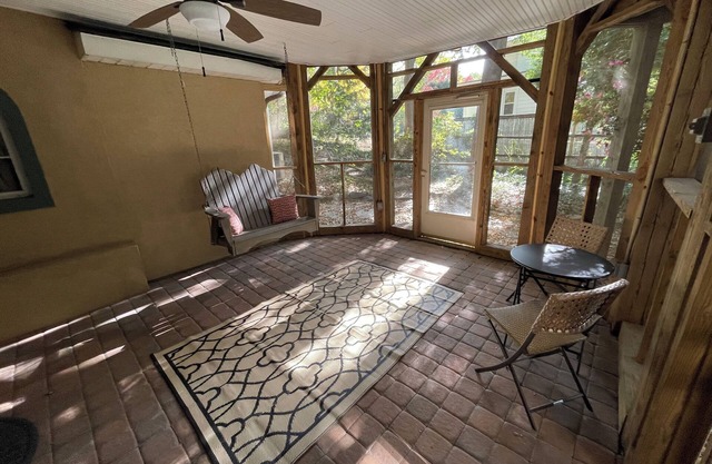 Spacious Ardmore Garden Apartment