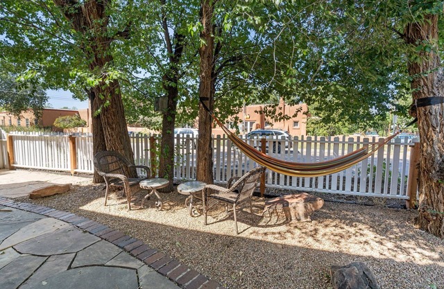 Spacious & Beautifully Furnished 3Bed/2Bath by Railyard/Plaza!