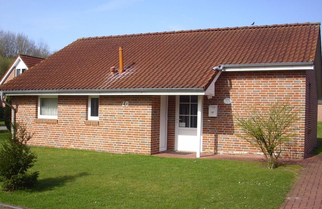 Spacious, bright ground-floor bungalow for 4 people on 62 square meters of living space.