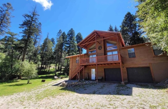 Spacious Cabin–Forest Vibes, Golf Nearby, ATV Trailer Parking, Dogs OK