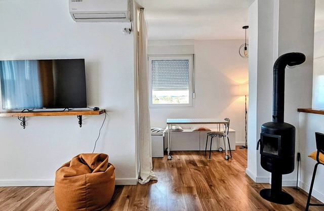 "Spacious City-View Apartment with Free Parking & Coffee