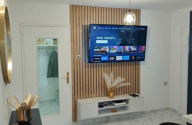Spacious & comfortable apartment near Paris, fully renovated (2 rooms)