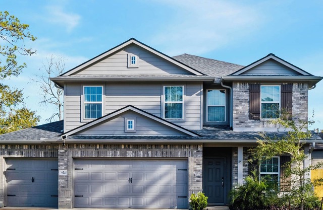 Spacious & Comfy Family Gem: Games ~ Office ~ BBQ! In Crosby, Tx