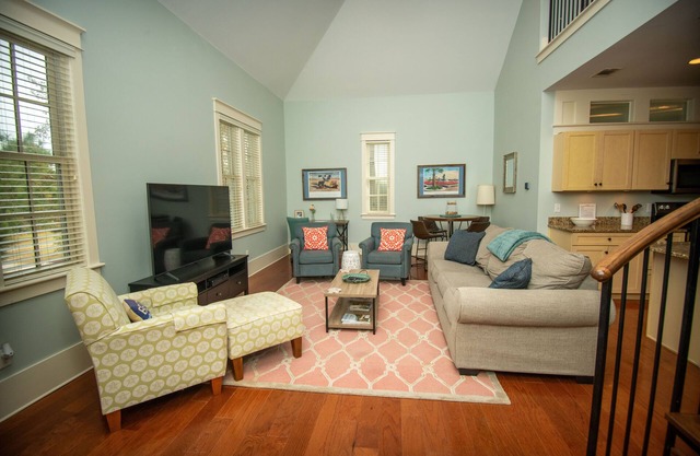 Spacious Condo with Private Balcony: A Pet Owner's Dream in the Lowcountry