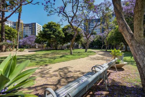 Spacious Condo with stellar Views near the Grove