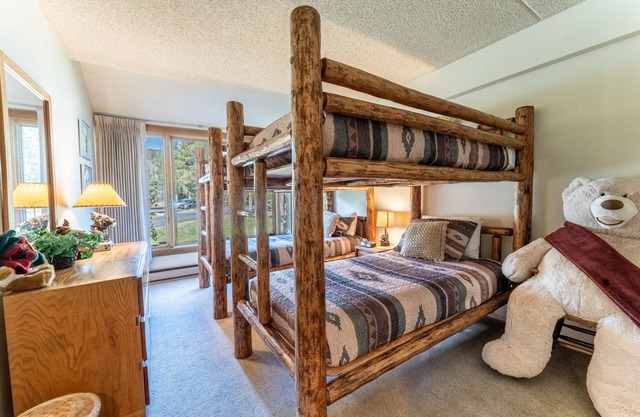 Spacious Condo, Wood-burning Fireplace, Lakeside Village, Open Floor Plan