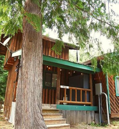 Spacious, Custom-Built Log Cabin