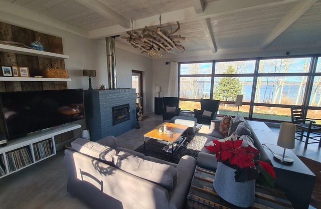 Spacious family friendly house 10 people. Close to Wentworth Jost, Tatabrew etc