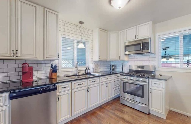 Spacious Family Home, King Beds Large Yard and Fun