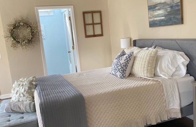 Spacious Farmhouse in Quiet Private Community 7Bedroom 4.5 Bathrooms